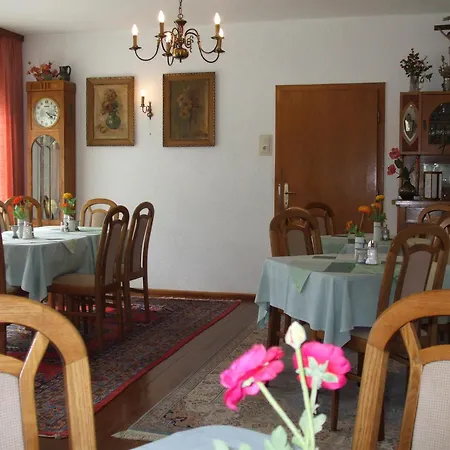 Broenimann לינה וארוחת בוקר 3*