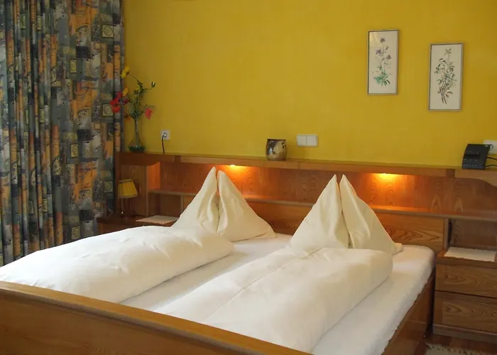 לינה וארוחת בוקר Broenimann Tschoran