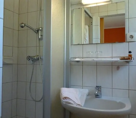 Broenimann לינה וארוחת בוקר